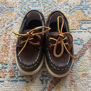 OshKosh Toddler Boat Shoe Size 5